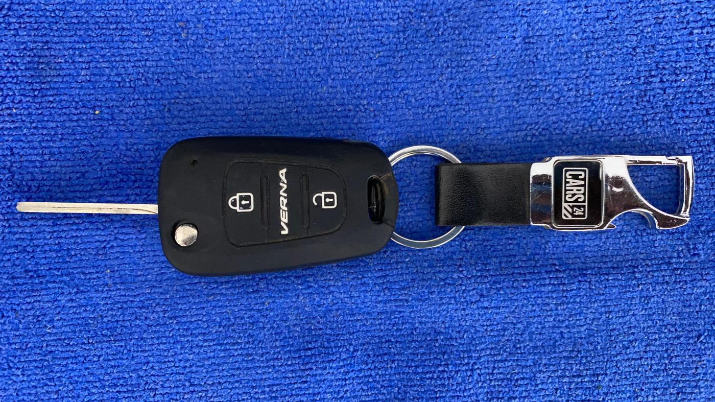 2013 Hyundai Verna FLUIDIC 1.6 VTVT EX, CNG, Manual, 92,816 km, Key Close Up