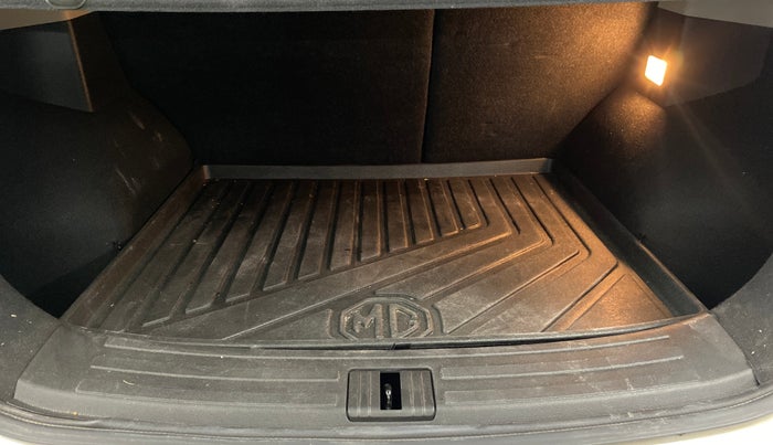 2024 MG ASTOR Select 1.5 CVT (Ivory), Petrol, Automatic, 20,164 km, Boot Inside