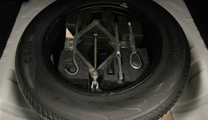 2024 MG ASTOR Select 1.5 CVT (Ivory), Petrol, Automatic, 20,164 km, Spare Tyre