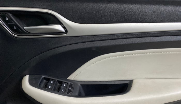 2024 MG ASTOR Select 1.5 CVT (Ivory), Petrol, Automatic, 20,164 km, Driver Side Door Panels Control