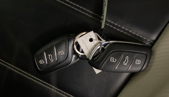 2024 MG ASTOR Select 1.5 CVT (Ivory), Petrol, Automatic, 20,164 km, Key Close Up