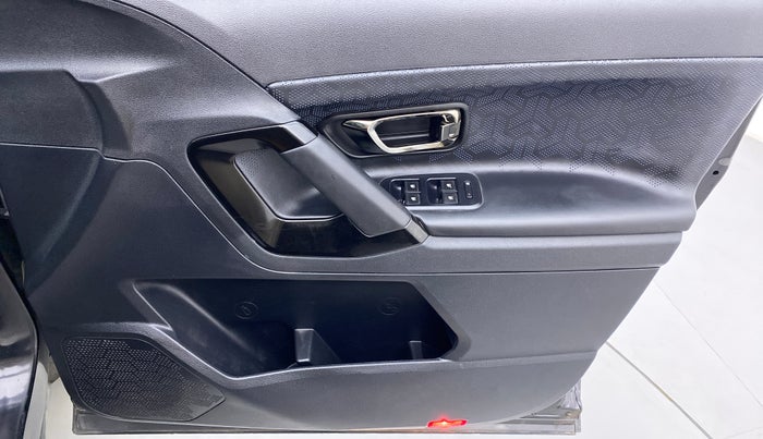 2022 Tata Harrier XZA+ DARK EDITION, Diesel, Automatic, 35,957 km, Driver Side Door Panels Control