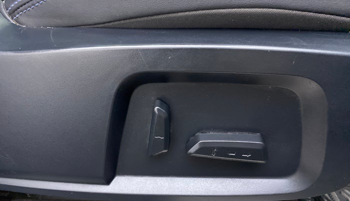 2022 Tata Harrier XZA+ DARK EDITION, Diesel, Automatic, 35,957 km, Driver Side Adjustment Panel