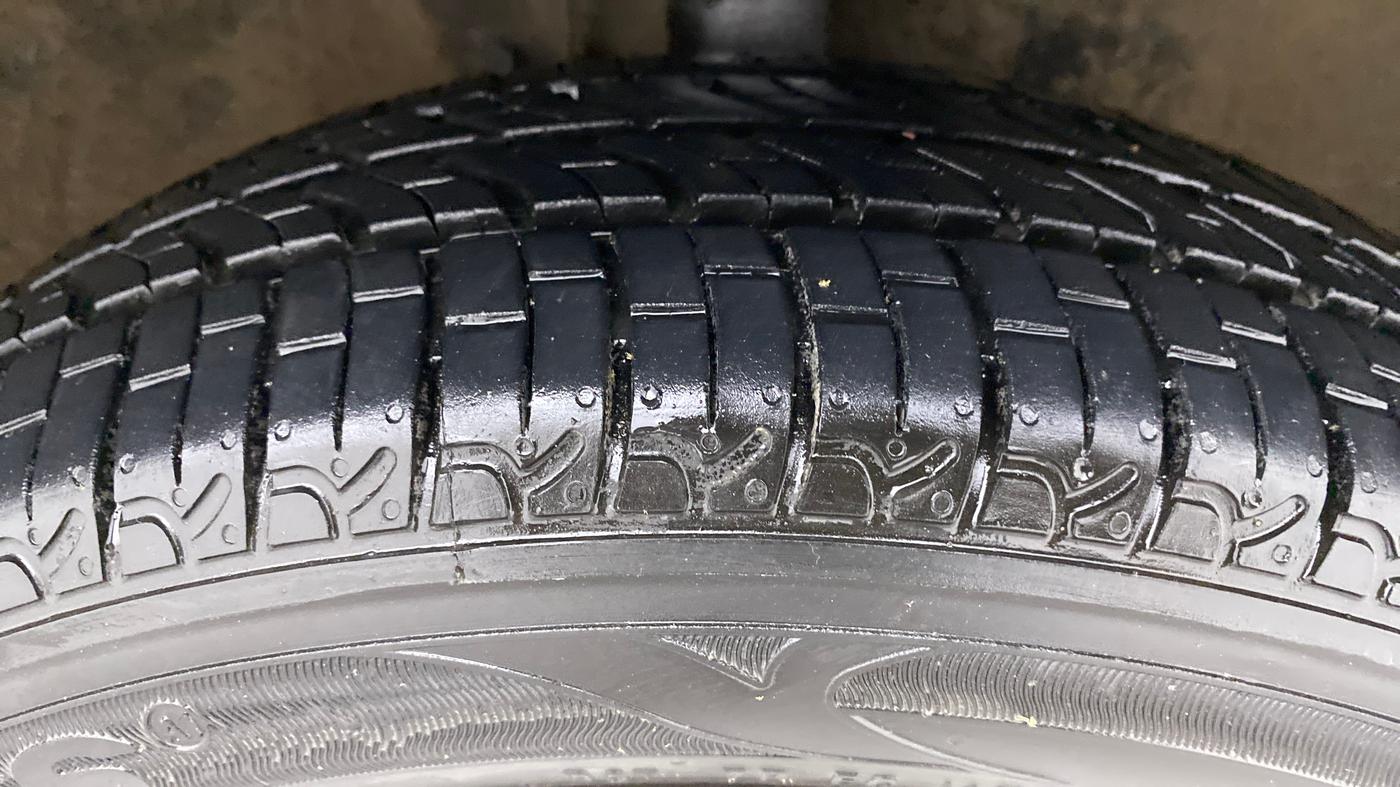 2018 Maruti Wagon R 1.0 VXI, Petrol, Manual, 38,304 km, Right Front Tyre Tread