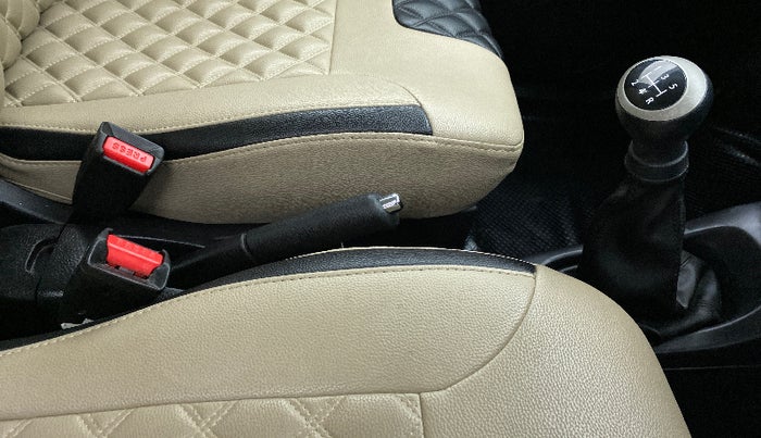 2018 Maruti Wagon R 1.0 VXI, Petrol, Manual, 38,304 km, Gear Lever