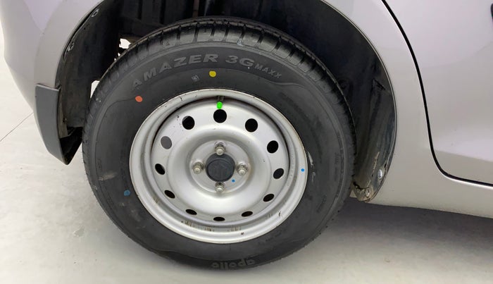 2016 Maruti Swift LXI (O), Petrol, Manual, 62,489 km, Right Rear Wheel