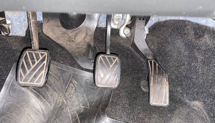 2016 Maruti Swift LXI (O), Petrol, Manual, 62,489 km, Pedals