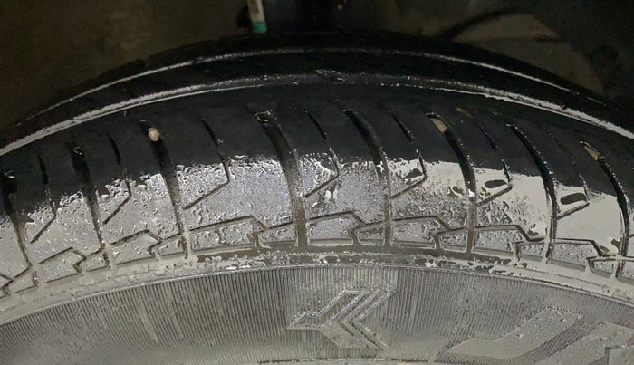 2017 Maruti Dzire VXI, Petrol, Manual, 52,020 km, Right Front Tyre Tread