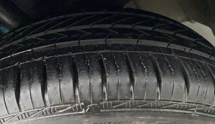 2012 Toyota Etios Liva G, Petrol, Manual, 28,205 km, Left Rear Tyre Tread