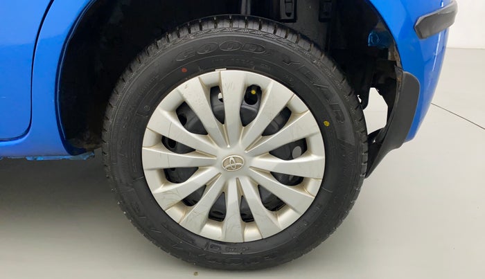 2012 Toyota Etios Liva G, Petrol, Manual, 28,205 km, Left Rear Wheel