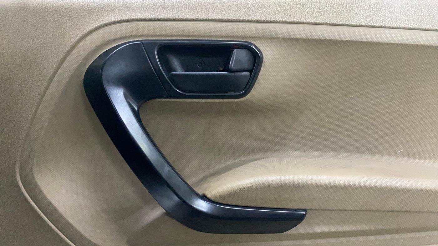 2022 Mahindra BOLERO NEO N 4, Diesel, Manual, 1,02,941 km, Driver Side Door Panels Control