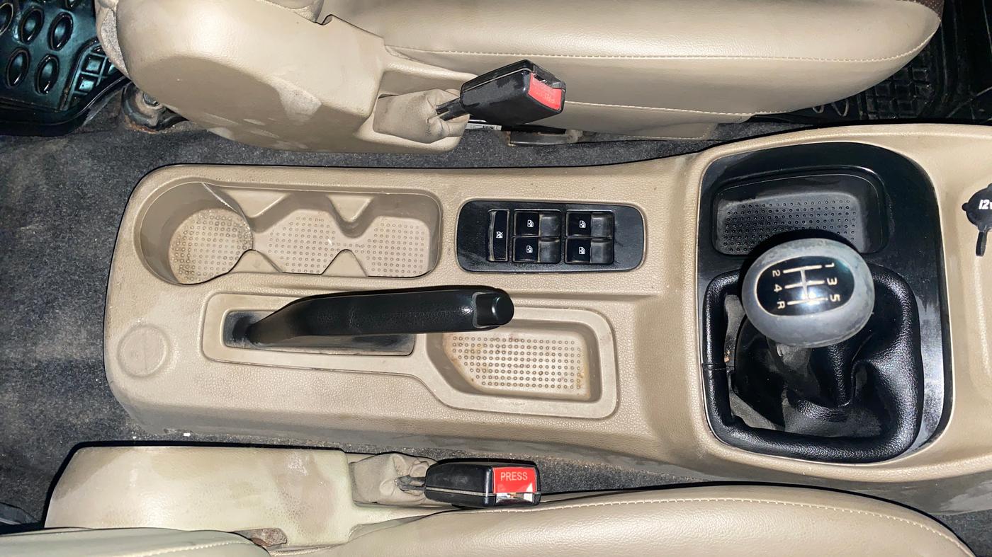 2022 Mahindra BOLERO NEO N 4, Diesel, Manual, 1,02,941 km, Gear Lever