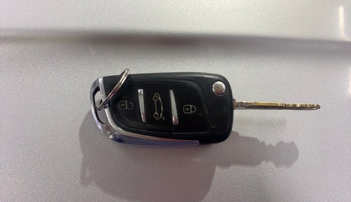 2022 Mahindra BOLERO NEO N 4, Diesel, Manual, 1,02,930 km, Key Close Up