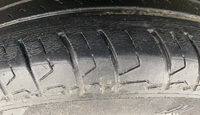 2022 Maruti Swift VXI, Petrol, Manual, 33,958 km, Left Front Tyre Tread