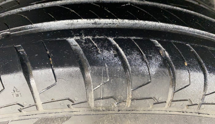 2022 Maruti Swift VXI, Petrol, Manual, 33,958 km, Right Rear Tyre Tread