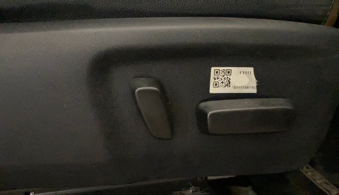 2022 Toyota Innova Crysta 2.7 ZX AT 7 STR, Petrol, Automatic, 55,536 km, Driver Side Adjustment Panel