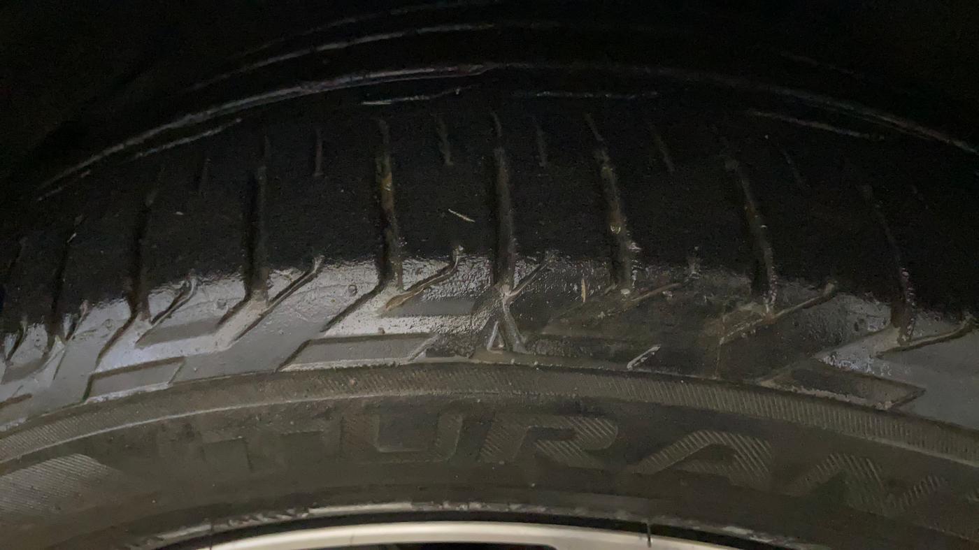 2022 Toyota Innova Crysta 2.7 ZX AT 7 STR, Petrol, Automatic, 55,536 km, Right Front Tyre Tread