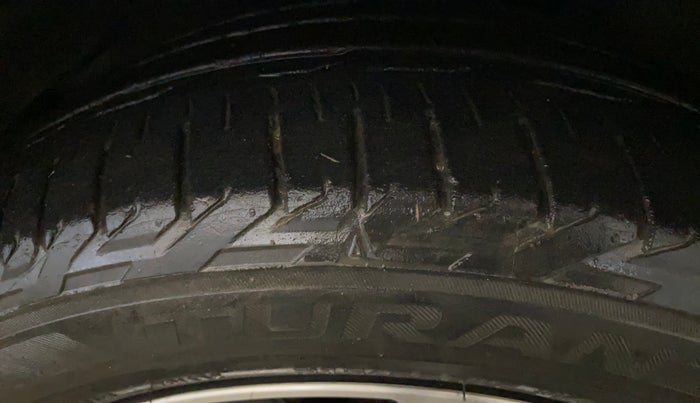 2022 Toyota Innova Crysta 2.7 ZX AT 7 STR, Petrol, Automatic, 55,536 km, Right Front Tyre Tread