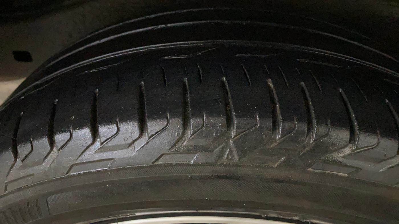 2022 Toyota Innova Crysta 2.7 ZX AT 7 STR, Petrol, Automatic, 55,536 km, Right Rear Tyre Tread