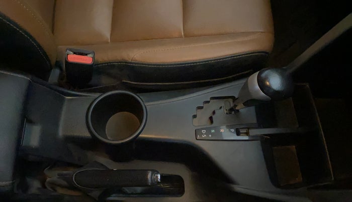 2022 Toyota Innova Crysta 2.7 ZX AT 7 STR, Petrol, Automatic, 55,536 km, Gear Lever