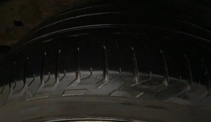 2022 Toyota Innova Crysta 2.7 ZX AT 7 STR, Petrol, Automatic, 55,536 km, Left Rear Tyre Tread