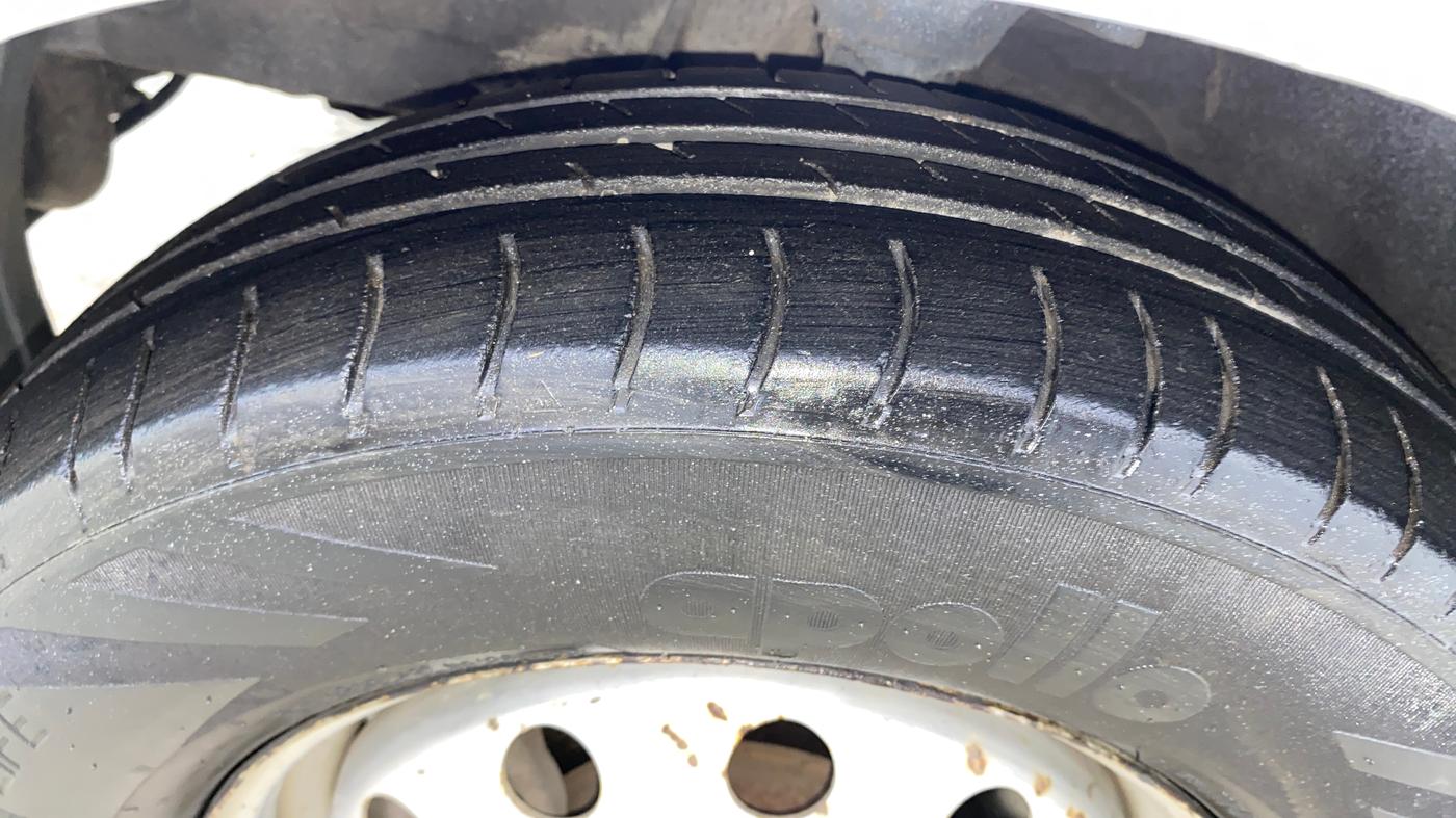 2016 Hyundai i10 MAGNA 1.1, Petrol, Manual, 57,605 km, Left Front Tyre Tread