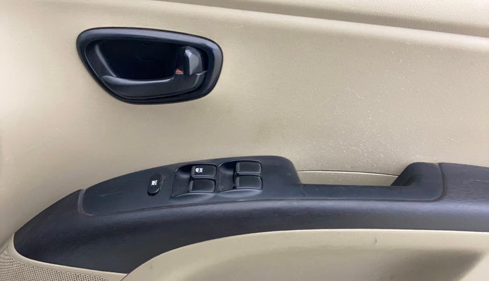 2016 Hyundai i10 MAGNA 1.1, Petrol, Manual, 57,646 km, Driver Side Door Panels Control