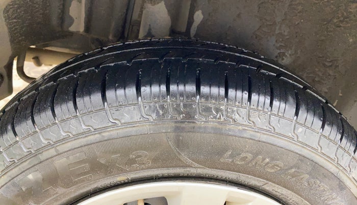 2014 Maruti Swift Dzire VXI, Petrol, Manual, 1,17,461 km, Right Rear Tyre Tread