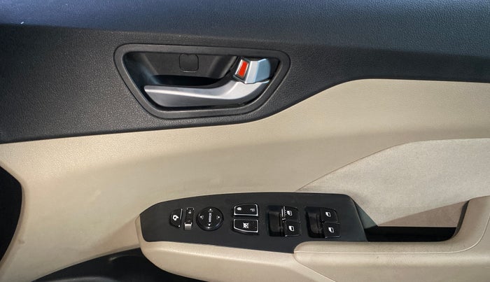 2018 Hyundai Verna 1.6 VTVT SX, Petrol, Manual, 51,170 km, Driver Side Door Panels Control