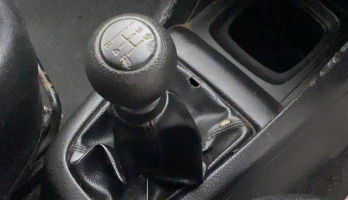 2014 Maruti Swift LXI, Petrol, Manual, 18,768 km, Gear lever - Boot cover slightly torn