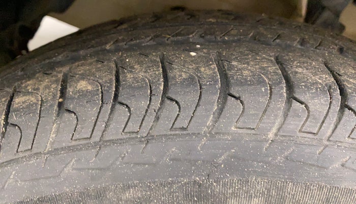 2014 Maruti Swift LXI, Petrol, Manual, 18,768 km, Left Front Tyre Tread