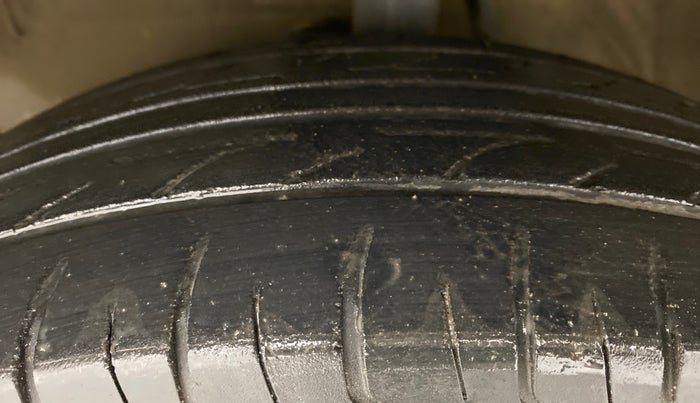 2009 Maruti Swift VDI, Diesel, Manual, 69,579 km, Left Front Tyre Tread