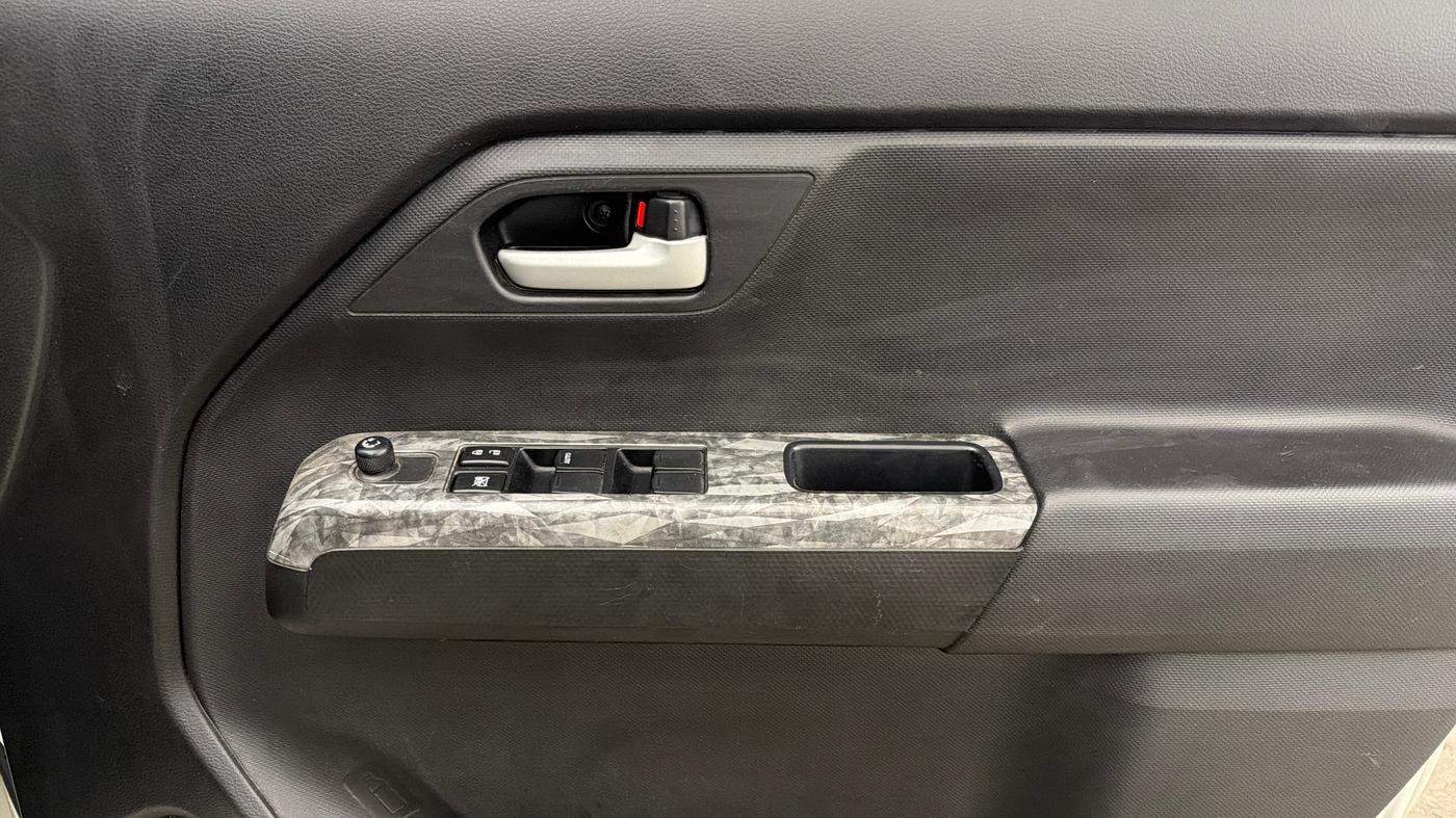 2022 Maruti New Wagon-R VXI 1.0 AMT, Petrol, Automatic, 52,376 km, Driver Side Door Panels Control