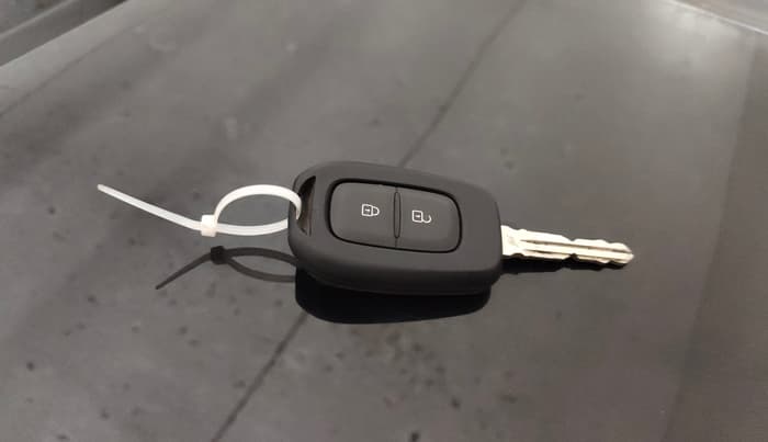 2025 Renault TRIBER RXT, Petrol, Manual, 11,101 km, Key Close Up