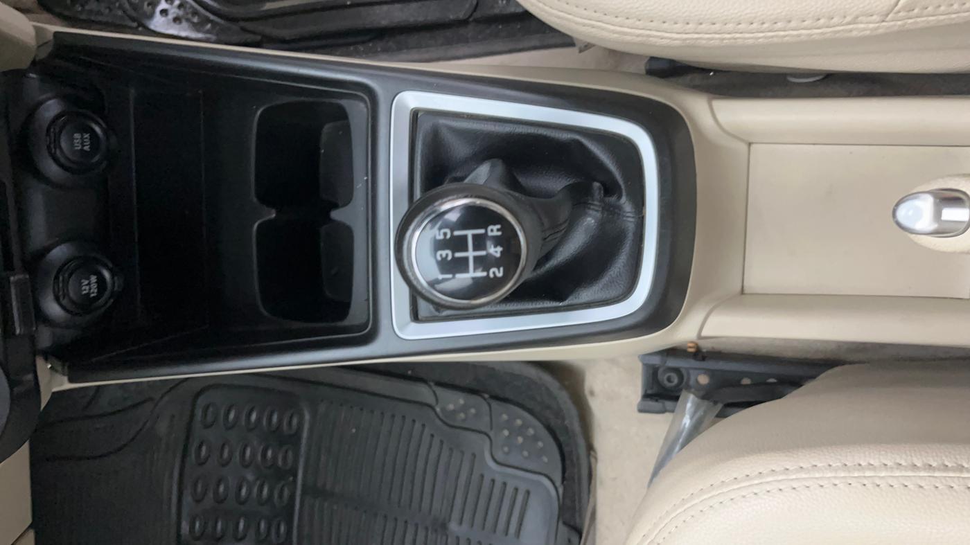 2021 Maruti Dzire VXI, Petrol, Manual, 30,819 km, Gear Lever