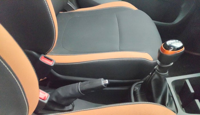 2019 Renault Kwid CLIMBER 1.0 (O), Petrol, Manual, 60,949 km, Gear Lever