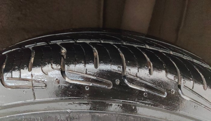 2019 Renault Kwid CLIMBER 1.0 (O), Petrol, Manual, 60,949 km, Left Rear Tyre Tread