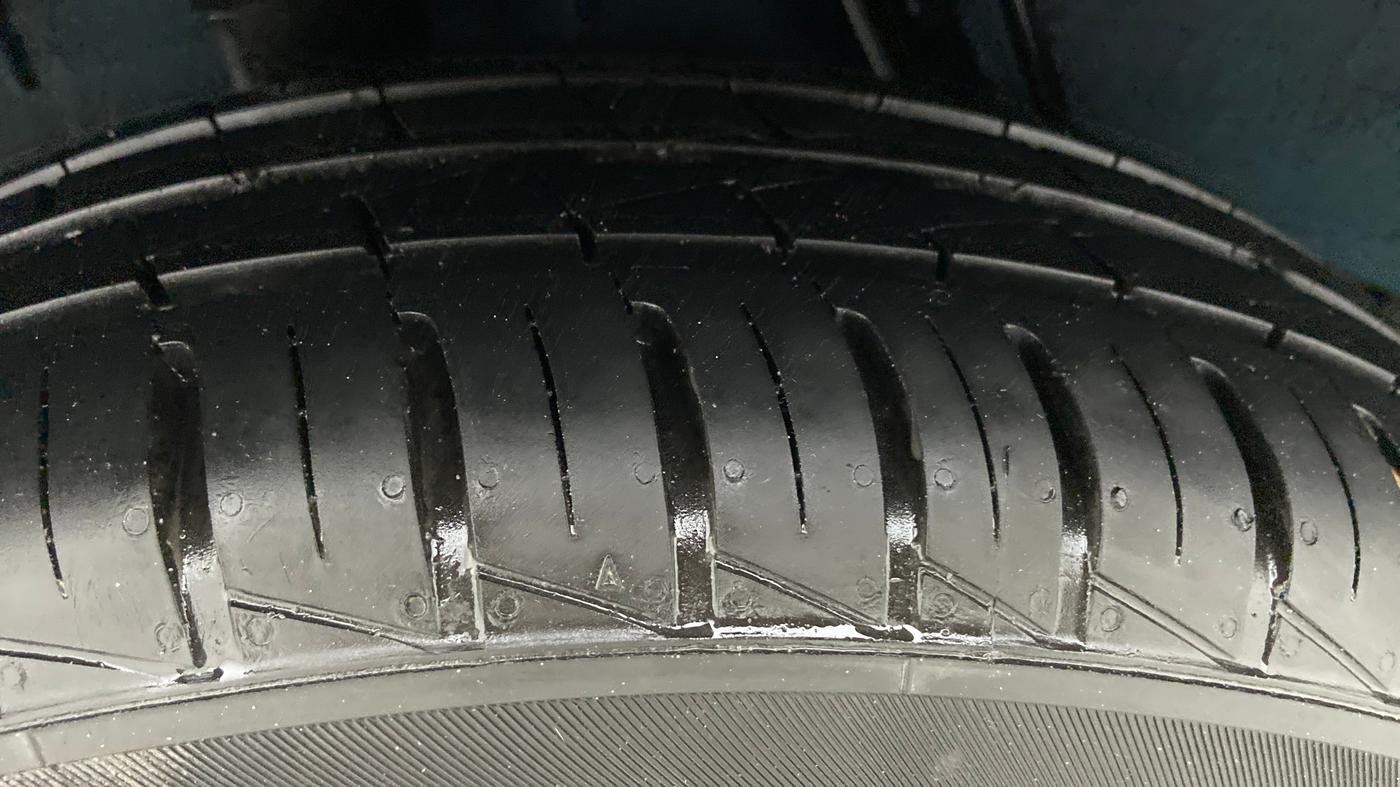 2022 Renault Kwid 1.0 RXT AT, Petrol, Automatic, 3,303 km, Right Rear Tyre Tread