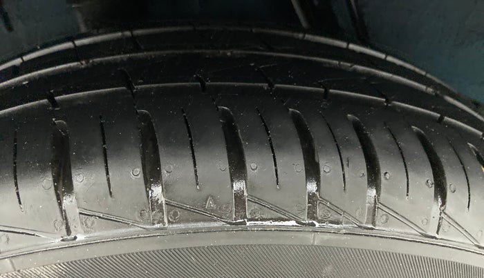 2022 Renault Kwid 1.0 RXT AT, Petrol, Automatic, 3,303 km, Right Rear Tyre Tread
