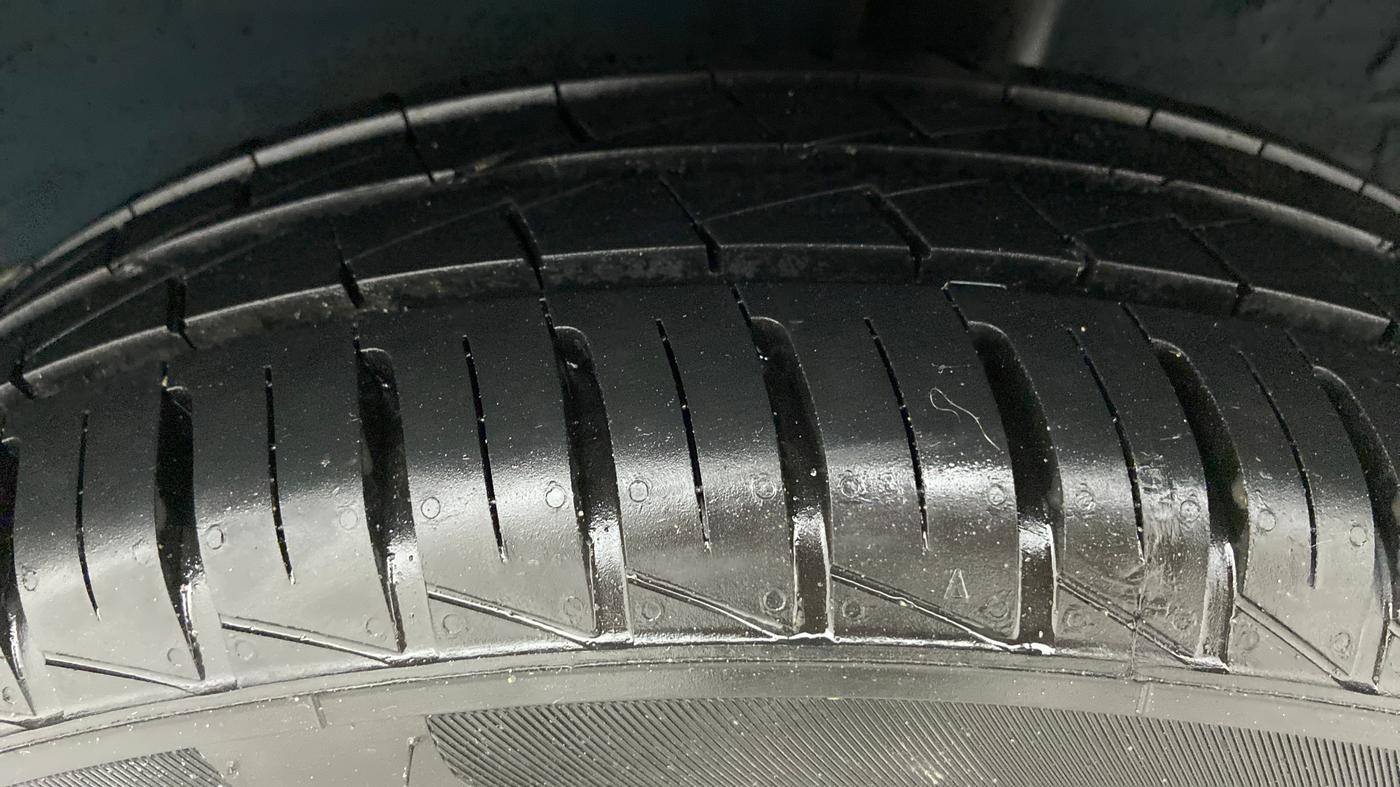 2022 Renault Kwid 1.0 RXT AT, Petrol, Automatic, 3,303 km, Left Rear Tyre Tread
