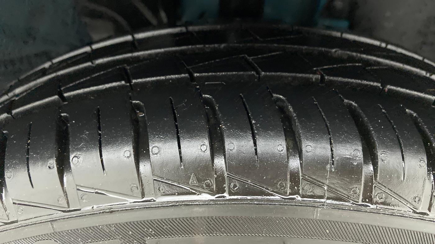 2022 Renault Kwid 1.0 RXT AT, Petrol, Automatic, 3,303 km, Right Front Tyre Tread