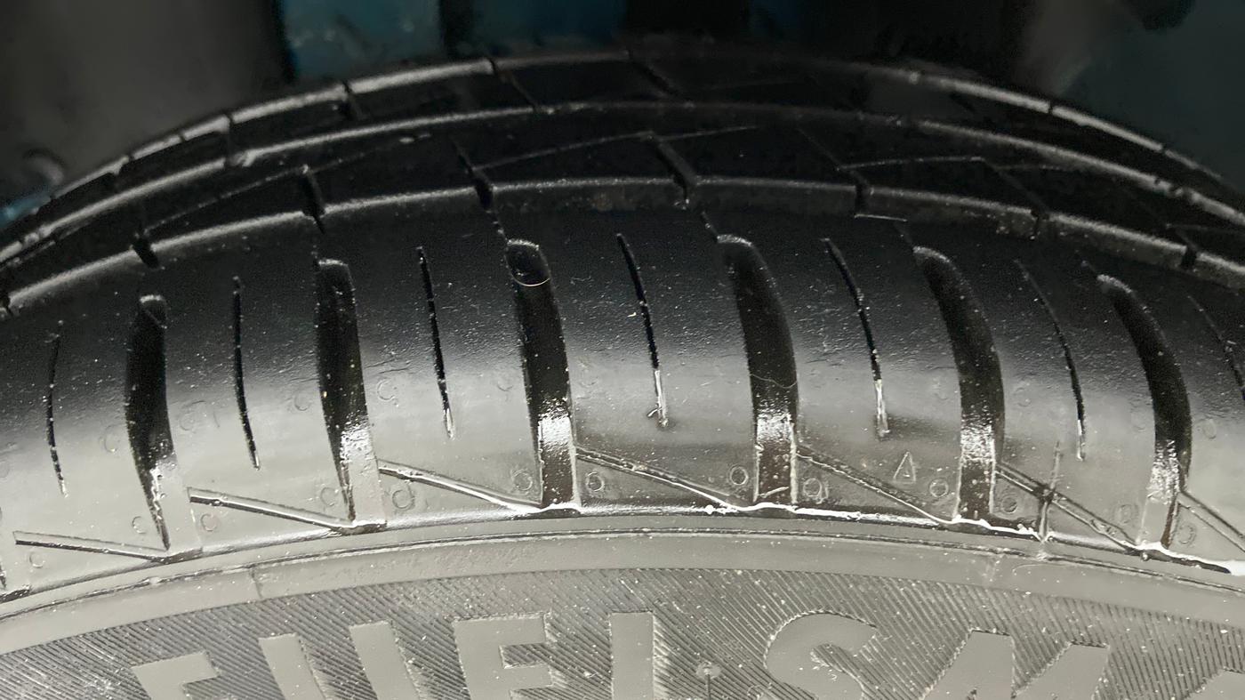 2022 Renault Kwid 1.0 RXT AT, Petrol, Automatic, 3,303 km, Left Front Tyre Tread