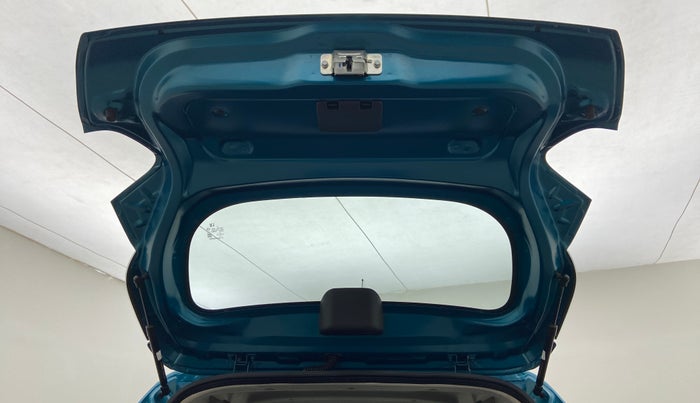 2022 Renault Kwid 1.0 RXT AT, Petrol, Automatic, 3,303 km, Boot Door Open