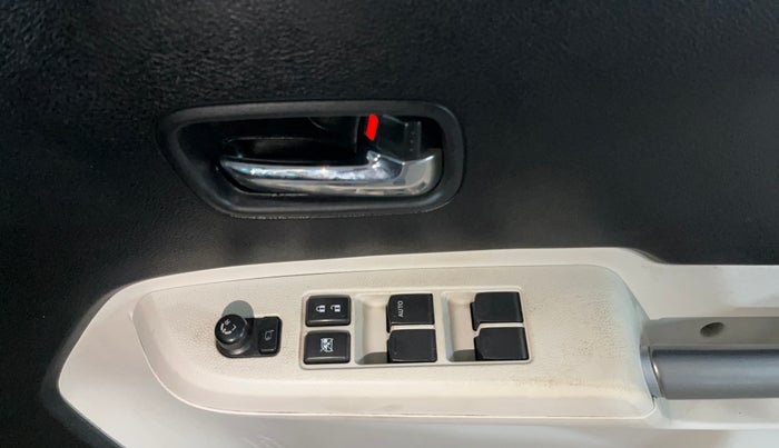 2020 Maruti IGNIS ALPHA 1.2 DUAL TONE, Petrol, Manual, 54,171 km, Driver Side Door Panels Control