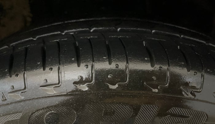 2020 Maruti IGNIS ALPHA 1.2 DUAL TONE, Petrol, Manual, 54,171 km, Right Front Tyre Tread