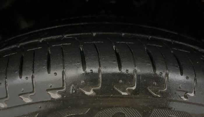 2020 Maruti IGNIS ALPHA 1.2 DUAL TONE, Petrol, Manual, 54,171 km, Left Front Tyre Tread
