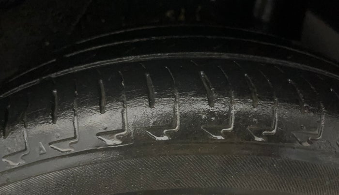 2020 Maruti IGNIS ALPHA 1.2 DUAL TONE, Petrol, Manual, 54,171 km, Left Rear Tyre Tread