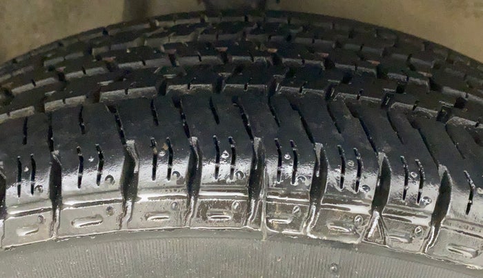 2016 Maruti Alto K10 VXI, Petrol, Manual, 16,519 km, Right Front Tyre Tread