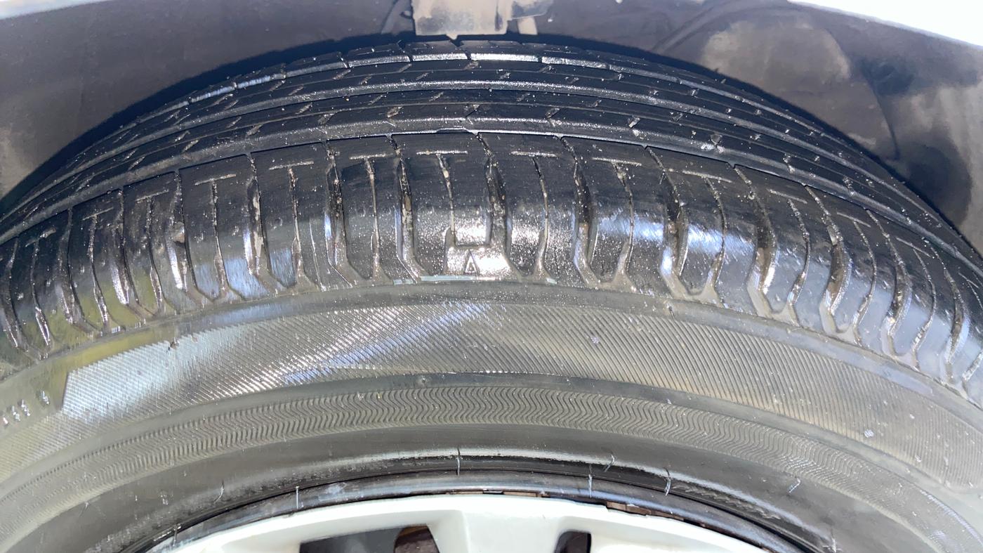 2019 Maruti Swift VXI AMT, Petrol, Automatic, 80,502 km, Right Front Tyre Tread