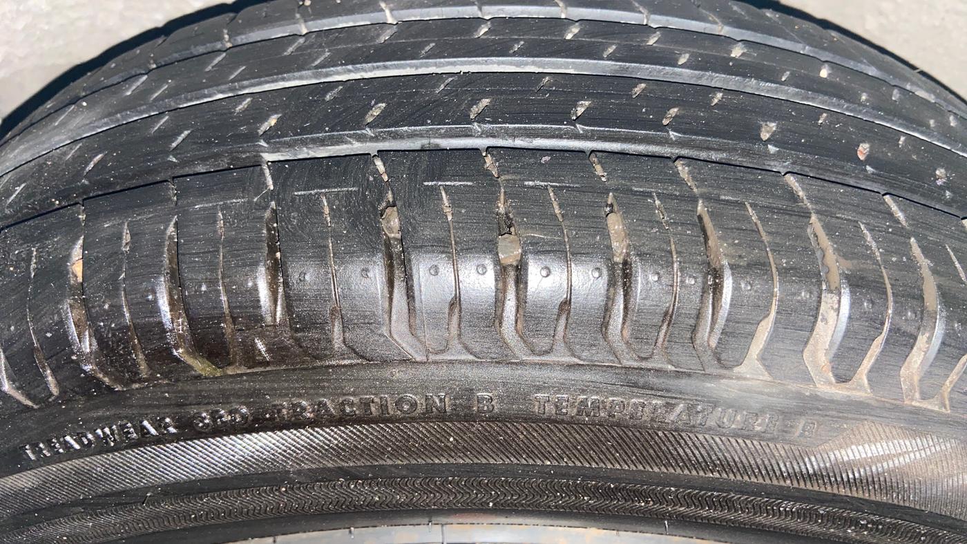 2019 Maruti Swift VXI AMT, Petrol, Automatic, 80,502 km, Left Rear Tyre Tread